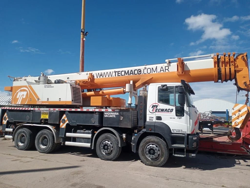 Grúa Zoomlion ZTC 600 60 toneladas sobre camión usada Argentina